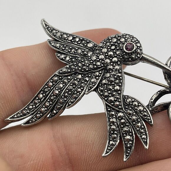 Vintage AVON Hummingbird & Flower Marcasite Brooch Pin w/ Pink Eye - Picture 4 of 10